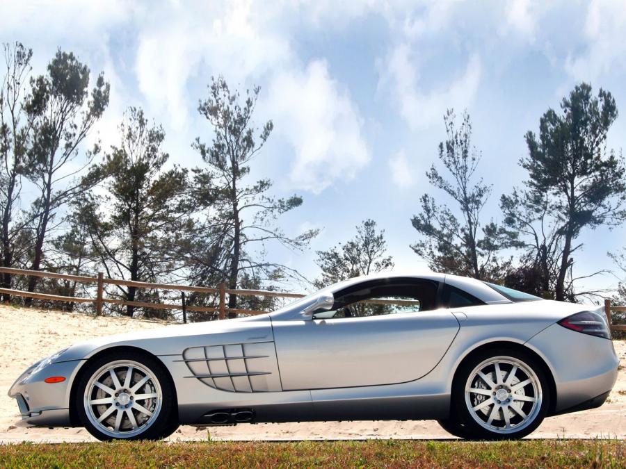  Mercedes-Benz SLR McLaren by Renntech 2004 года  (фото 2 из 3)